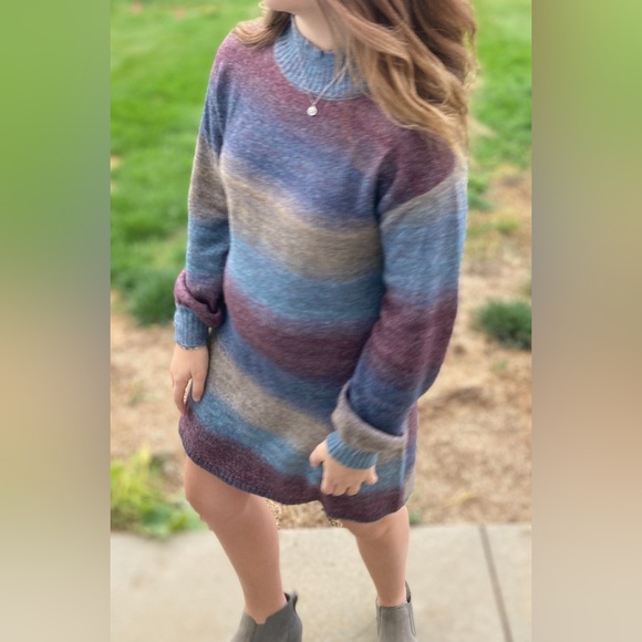 Size Medium sweater dress - Picture 4 of 4